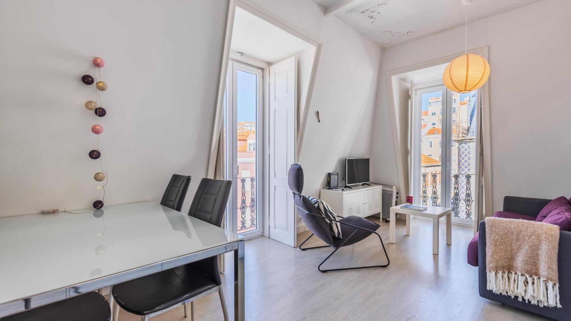 Classic Topfloor Apartment By Lovelystay 리스본 외부 사진