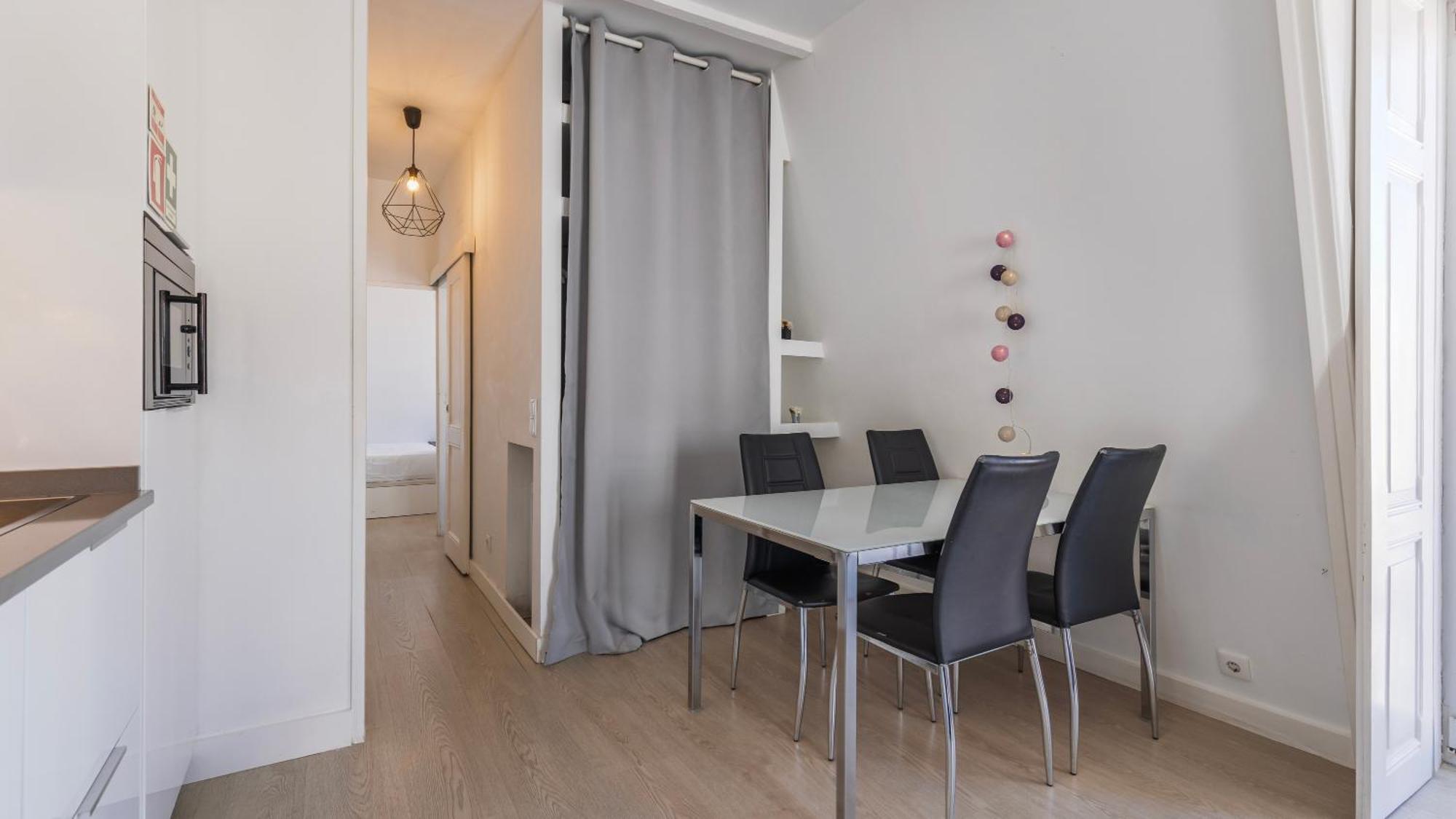 Classic Topfloor Apartment By Lovelystay 리스본 외부 사진