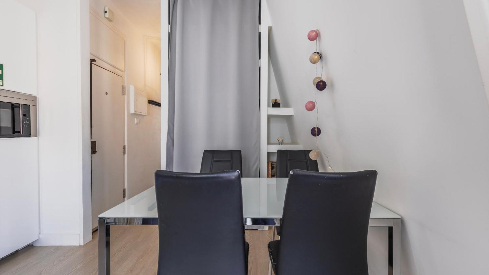 Classic Topfloor Apartment By Lovelystay 리스본 외부 사진