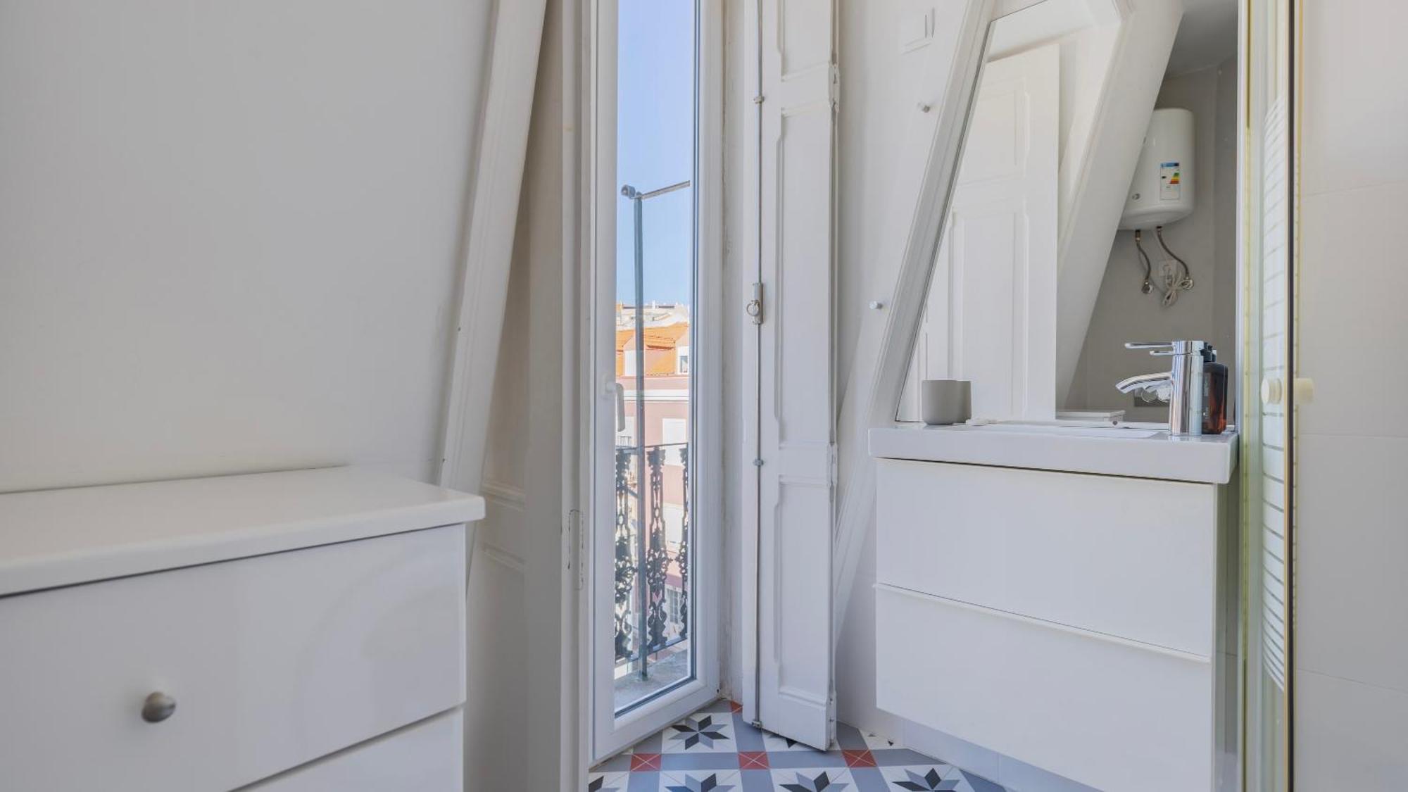 Classic Topfloor Apartment By Lovelystay 리스본 외부 사진